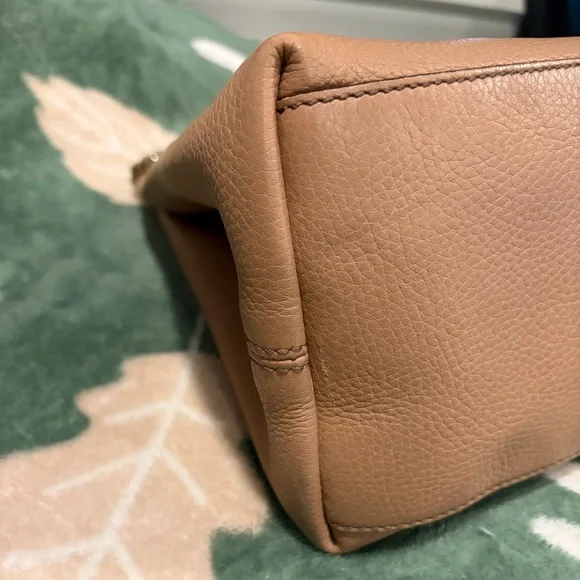 Gucci Beige Leather Shoulder Bag with Gold Chain - Picture 5 of 17